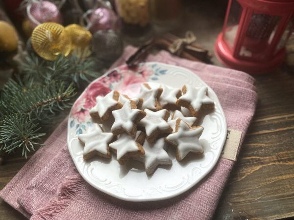 Cristmas cookies. Cinnamon stars. Christmas decoration